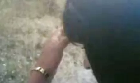 Trio de vidéo adulte x gode ceinture lesbienne