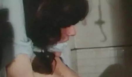 F60 Gros Seins Rasé video erotique x MILF