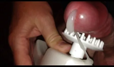 Shoejob pompes video porno gratuit français sexy rouges .. entrez dans les talons éjaculés