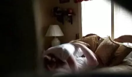 Jeune femme dans un film porno star gratuit trio