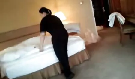Blonde aux gros seins en trio avec deux mecs au video porno gratuit tukif gymnase