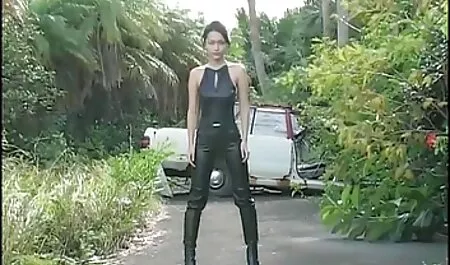 Scrawny Old Granny aime une tukif x video bite